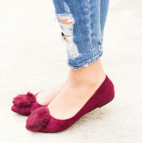 🆕⭐Tan real fur pom pom pointed toe flats - Picture 9 of 11
